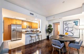 One Bedroom High Rise Residence with City Views - 4