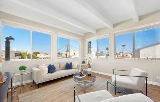 Two Bedroom Beachside Residence with Rooftop Views - 0