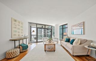 Two Bedroom High Rise Residence with Marina Views - 9