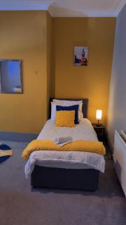 Cozy 2-Bedroom Apartment in Tyne and Wear - 3