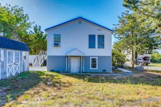 Walk to Broadkill Beach: Sleek Family Home w/ Deck - 4