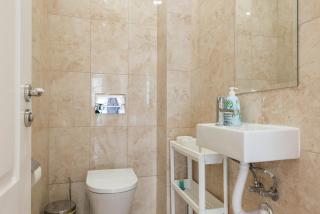 La View 2BR by the Sea EV Charger & Free Parking and Pool - 5