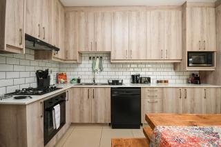 Wineland's Wanderlust - Stellenbosch Vacation Home - 9