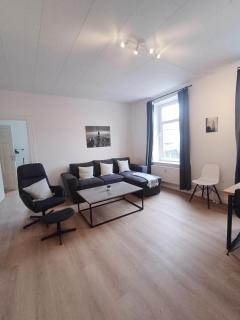 2 bedroom apartment with Free private parking - 1