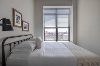 Modern 2BR Stay in South Loop with Optional Parking & Gym Access Near Museum Campus & Grant Park - 8