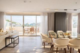 Stylish Loft with Balcony and City Views with Parking - 9