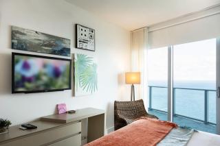 Luxe 2 BR Ocean View on the Beach on floor 35 - 1