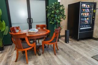 Modern 2BR Loft with Amazing City Skyline View and Optional Parking for 8 Guests Near McCormick Place and Soldier Field - 2