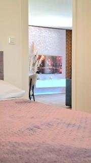 Nashi Garden Apartment Split with City View & Parking - 8