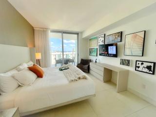 Luxe 2 Bdr Ocean View on the Beach Amazing Pool - 7
