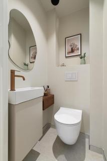 Stylish 2BR Apartment Steps from City Center - 6