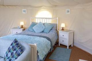 Yurt with private Hot tub and private wc - 9