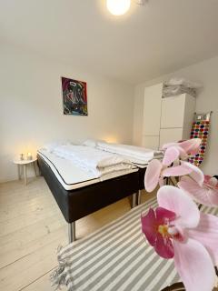 Cozy & Bright Central Townhouse with Free Parking - 4