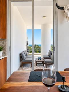 Seaview Apt 3 min Walk to Beach - 9