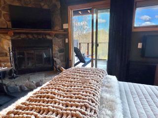 Mountain Studio Ski Access & Jet Tub - 8