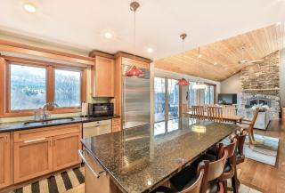 Mountain house w/ stunning views & gourmet kitchen - 4