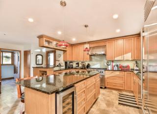 Mountain house w/ stunning views & gourmet kitchen - 1
