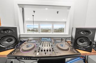 World Cup Skyline HQ Theater DJ Game BAR - 2