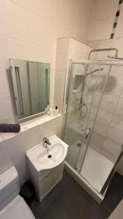 Central Dublin 2-BR - Walk to Silicon Docks & City - 4
