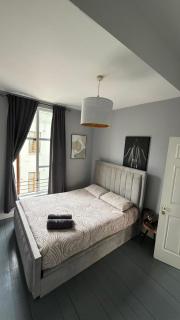 Central Dublin 2-BR - Walk to Silicon Docks & City - 1