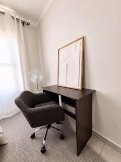 Cozy airport stay with gym braai and workspace - 3