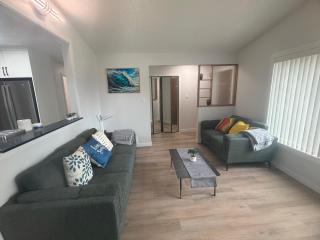 Edmonton ground floor ,Walk 3mins to WEM, Free parking - 6