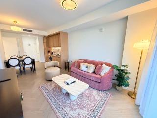 Rooftop Pool & Gym - City Views - Modern Condo - 1