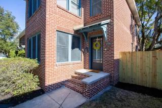Downing Street Retreat A & B- Entire Duplex - 4