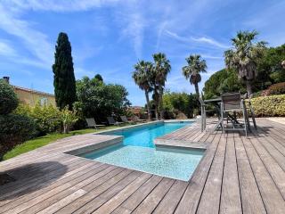 Villa dans un écrin de verdure proche des plages - 2