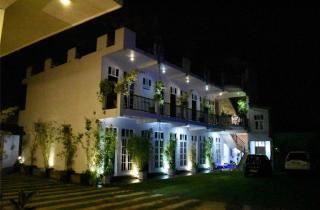 Lodge 52 Negombo - 1