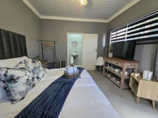 Grey Crescent living 2 - 2