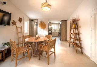 Seaside Breeze Villa - Beachfront, Private Pool, BBQ - 1