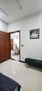 Luxury Private 2BHK Retreat with Netflix WiFi Ac & self check-in - 3
