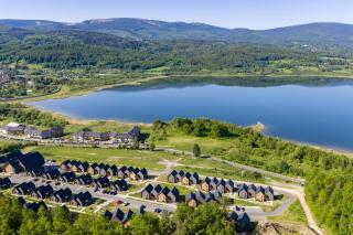 Lake Chwil 5618 widok na zalew i góry - 9