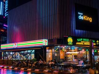 deKing Hotel Twin Towers by DK Hospitality - 9