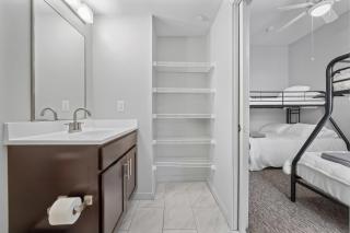 Cute 2BR Loft FREE Parking 2 Bathrooms 2 TVs - 7