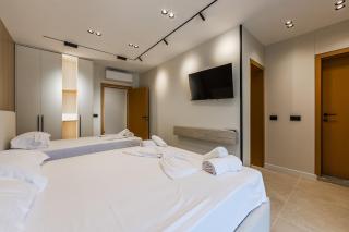 Arden Jacuzzi Penthouse by PS - 4