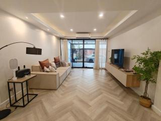 Ekkamai 5BR Town house - Onsen - 0