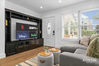 Cozy 2BR 1BA East Austin Home w Luxury Finishes Near Downtown by Austin Vacay - 2