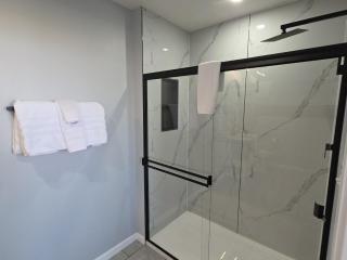 Peaceful One Bedroom Apartment with Gym and Parking - 4