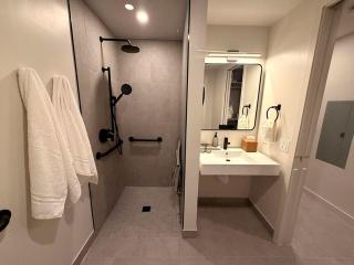 F3600 Penthouse Studio with Ocean Views and Pool in Downtown Miami - 2