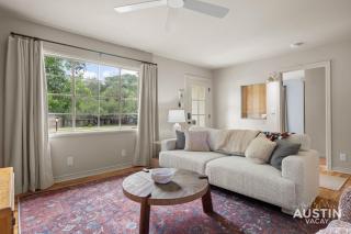 Tarrytown 3BR 2BA Heated Chilled Cowboy Pool Game Lounge by Austin Vacay - 7