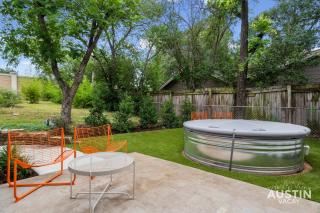 Tarrytown 3BR 2BA Heated Chilled Cowboy Pool Game Lounge by Austin Vacay - 3