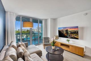 Ocean and Canal View Condo Resort Hallandale 706 - 4