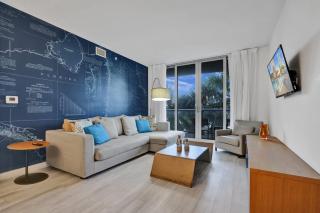 Large 2-Bedroom Condo Near Ocean Beach Service 410 - 0