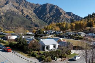 The Point - Great for Families or Groups. Spa pool and close to Ski area and biking trails. - 0