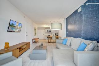 Spacious 1 BDR Condo Beach Service Pool Gym 410 - 3