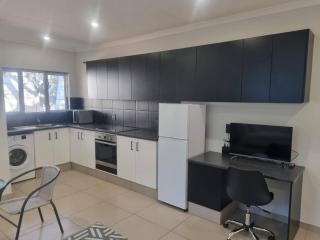 Fourways Executive Studio - Secure, modern unit - 3