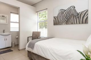 Fourways Executive Studio - Secure, modern unit - 2