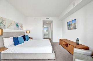 Elegant 2-Bedroom Apt Beach Service Pool Gym 505 - 1